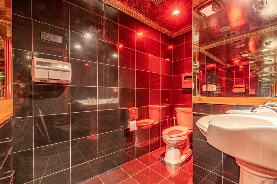 More Photos Of 21516 Sherman Way, Canoga Park Bar For Sale