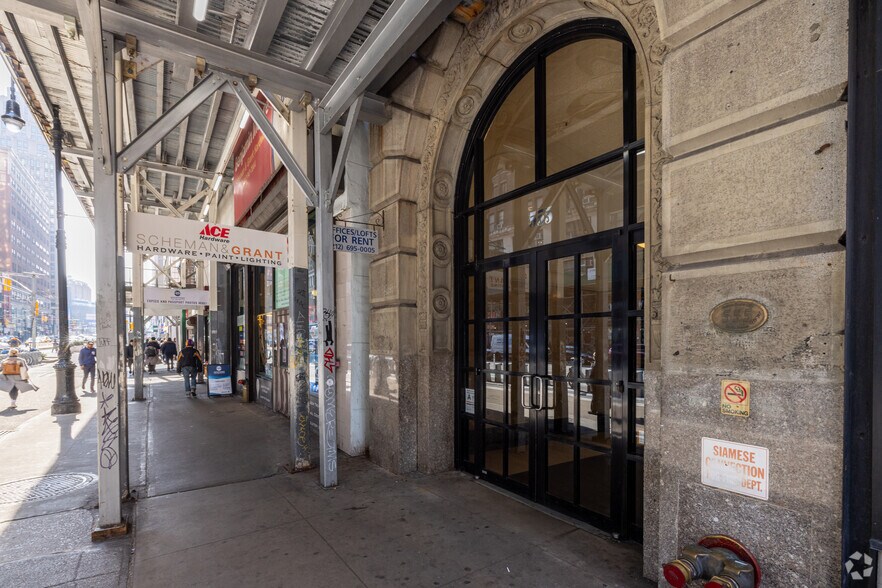 More Photos Of 555 W 8th Ave, New York Loft Creative Space For Lease