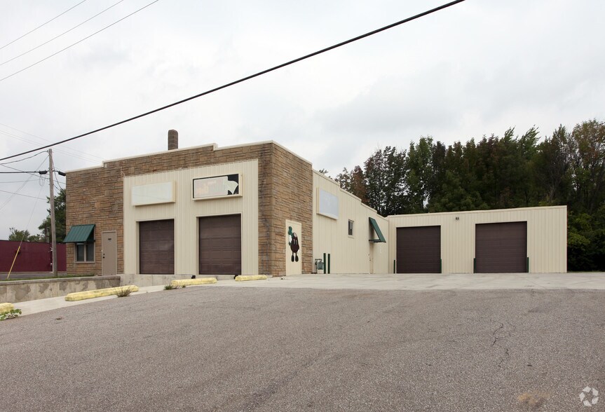 More Photos Of 922 W Fourth St, Mansfield Warehouse For Lease