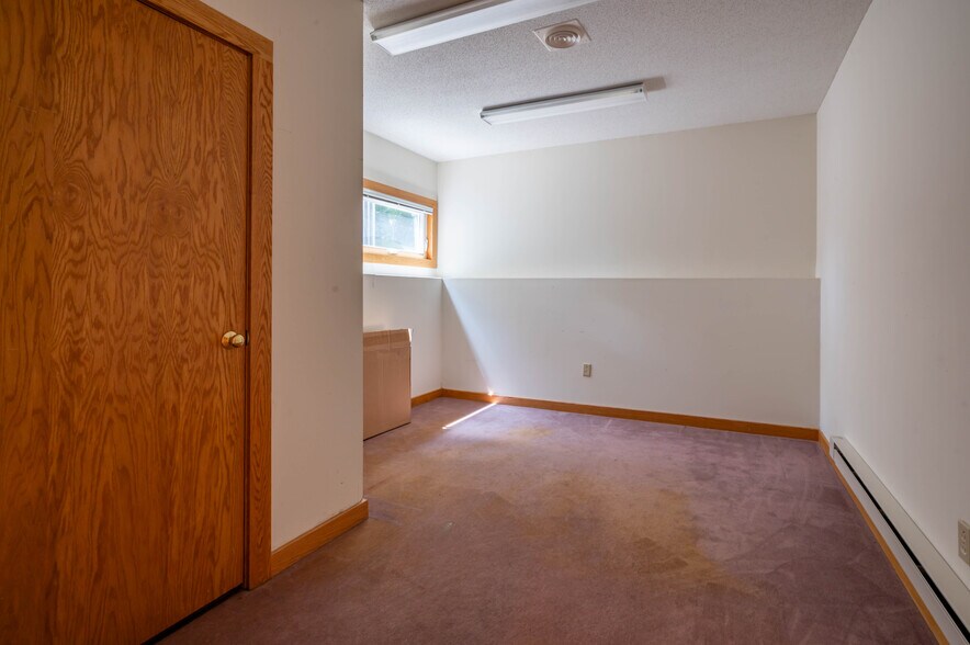 More Photos Of 74 Northeastern Blvd, Nashua Medical For Sale