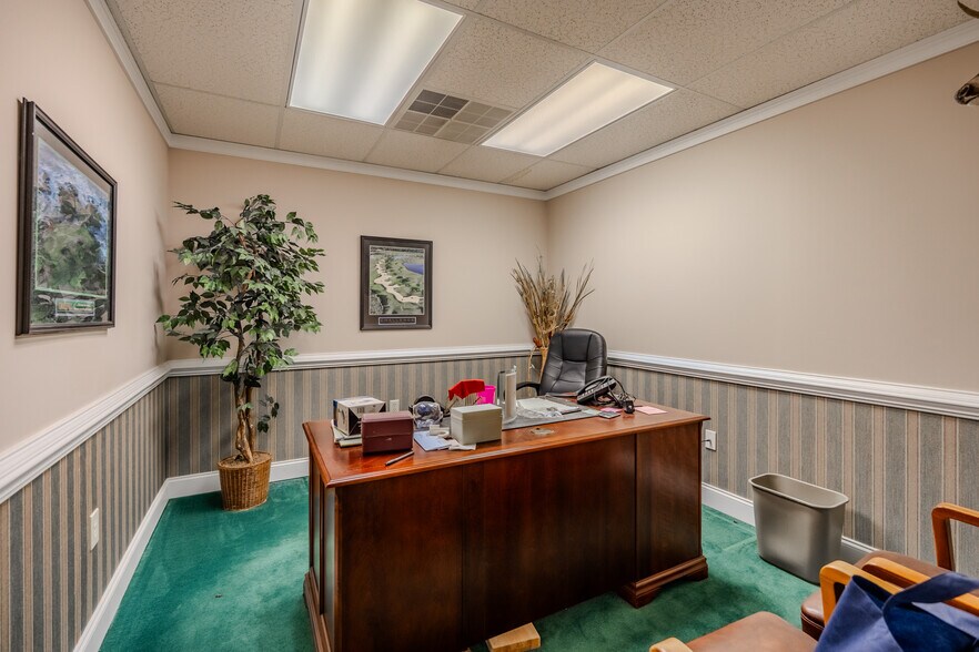 More Photos Of 215 N Pleasantburg Dr, Greenville Office For Sale