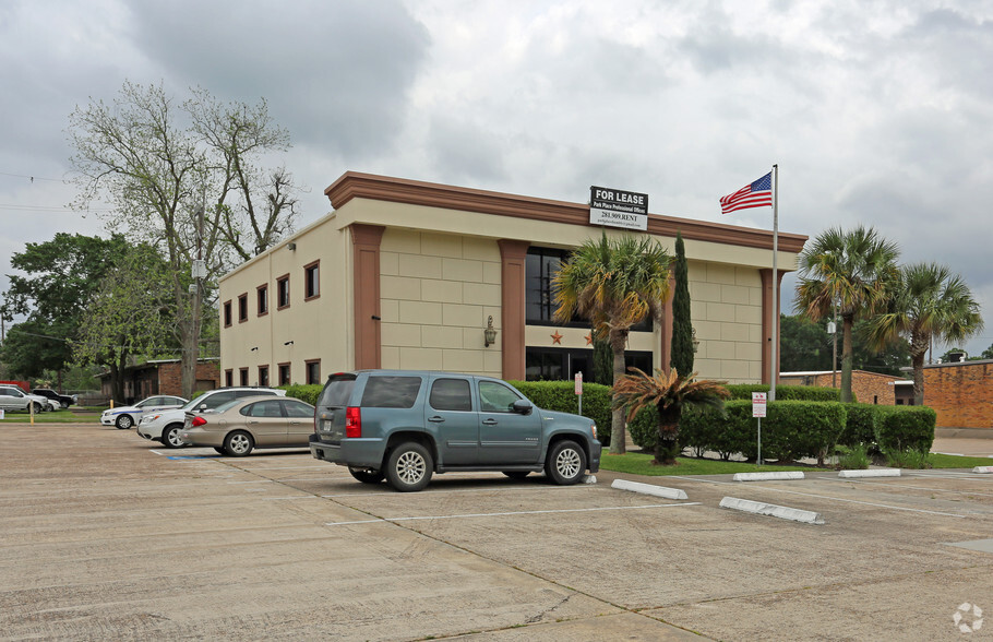 Primary Photo Of 302 N Houston Ave, Humble Office For Lease