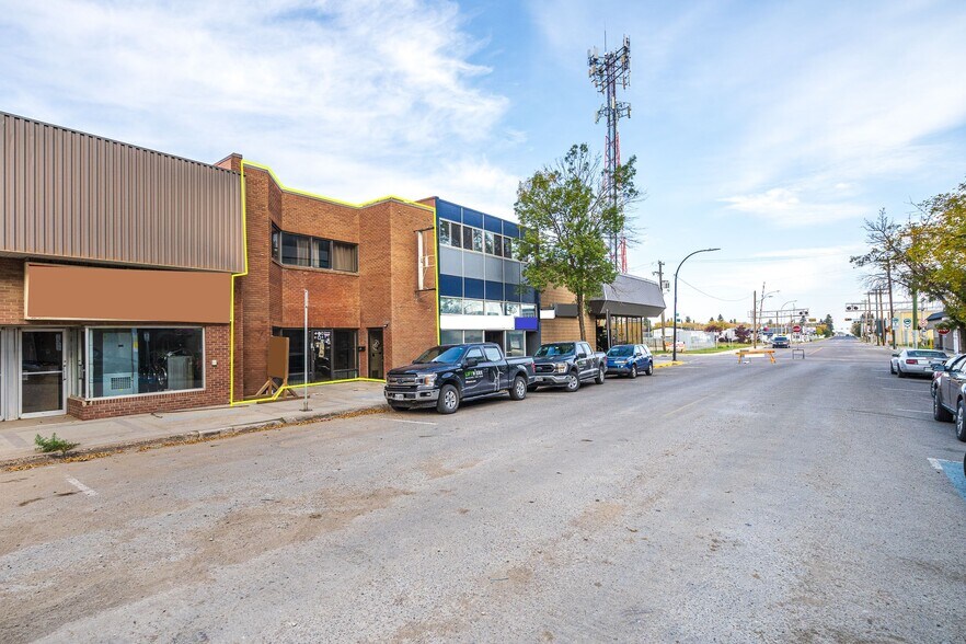 More Photos Of 5012 50 Av, Lloydminster General Retail For Sale