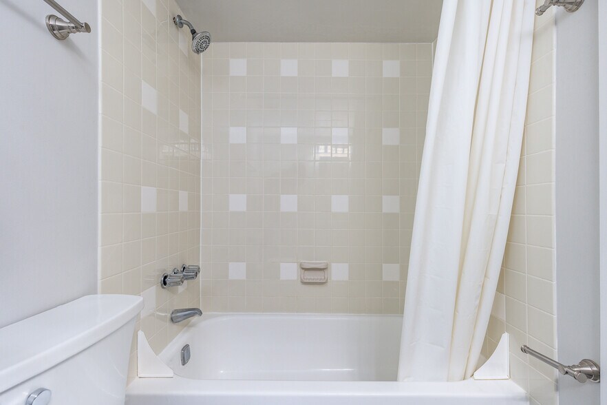 More Photos Of 220-222 Church St, Philadelphia Apartments For Sale