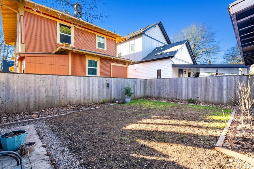 More Photos Of 215 NE 30th Ave, Portland Multifamily For Sale