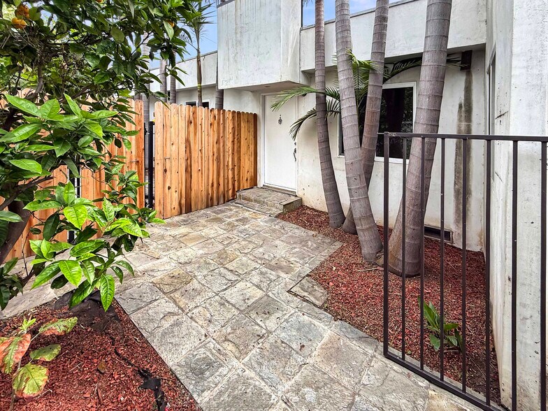 More Photos Of 137 Arena St, El Segundo Flex For Sale