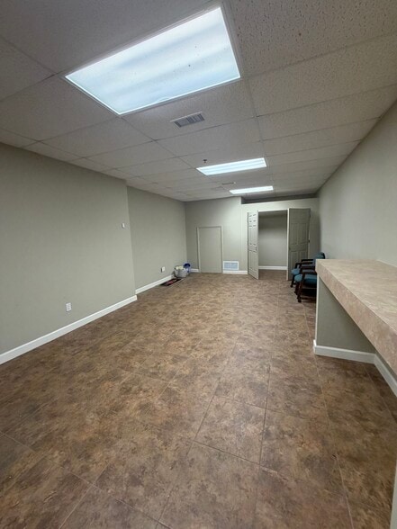 More Photos Of 575 NW Mercantile Pl, Port Saint Lucie Warehouse For Lease