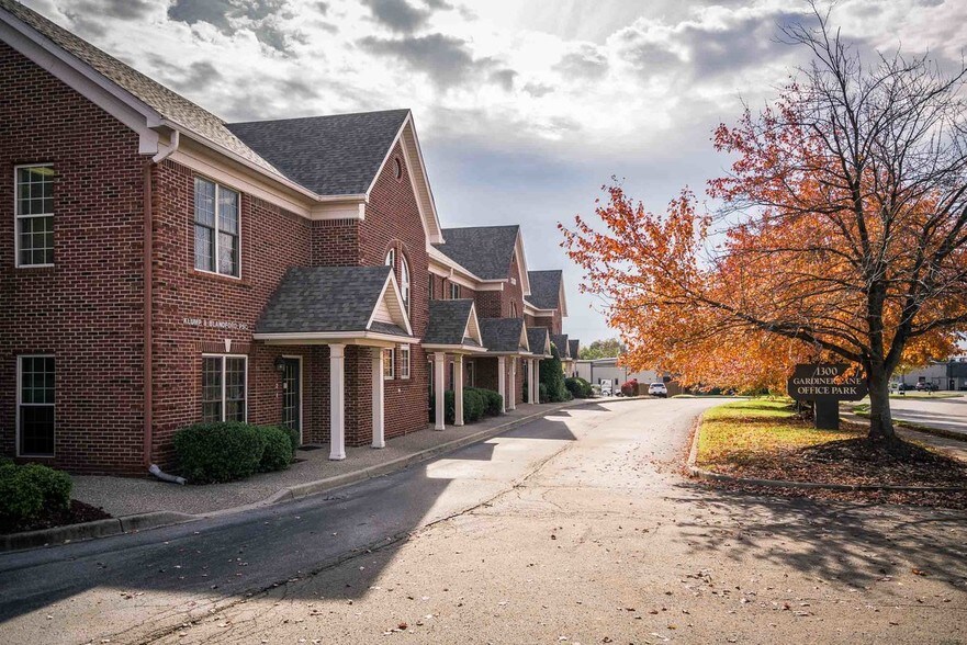 More Photos Of 1300 Gardiner Ln, Louisville Medical For Sale