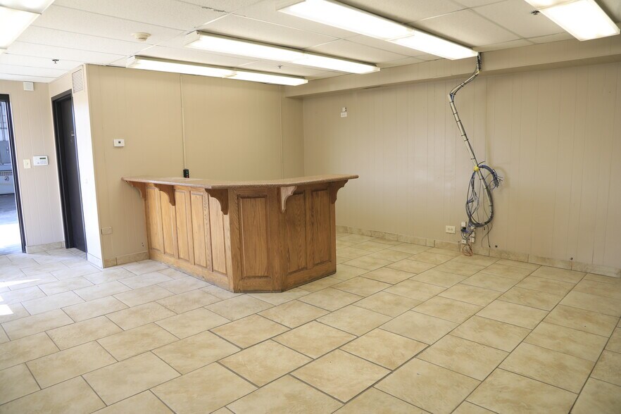 More Photos Of 2080 Harlem Ave, Riverside Auto Repair For Lease