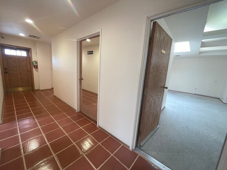 More Photos Of 1709 Girard Blvd NE, Albuquerque Medical For Lease