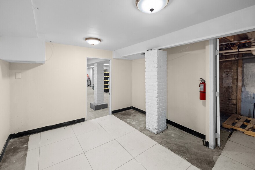 More Photos Of , Washington General Retail For Sale