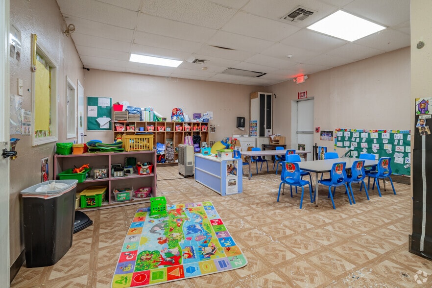 More Photos Of 4801-4809 Lakebend West Dr, San Antonio Freestanding For Sale