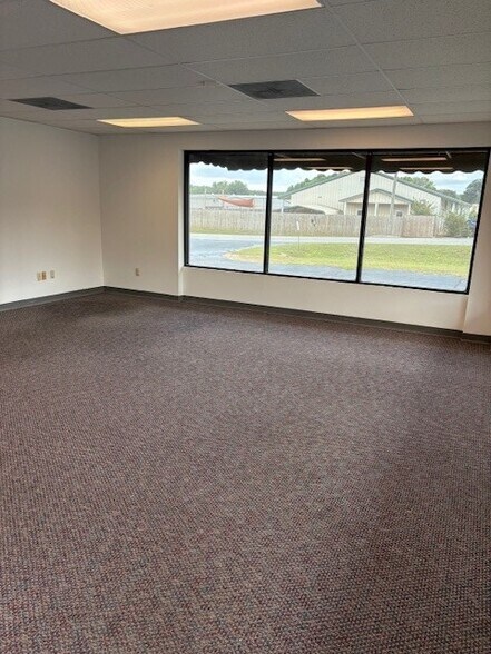 More Photos Of 1690 SCHILLINGER Rd N, Semmes Freestanding For Lease