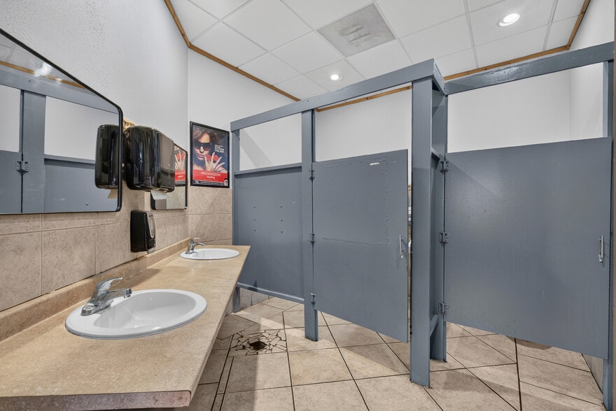 More Photos Of 14286 Beach Blvd, Jacksonville Beach General Retail For Sale