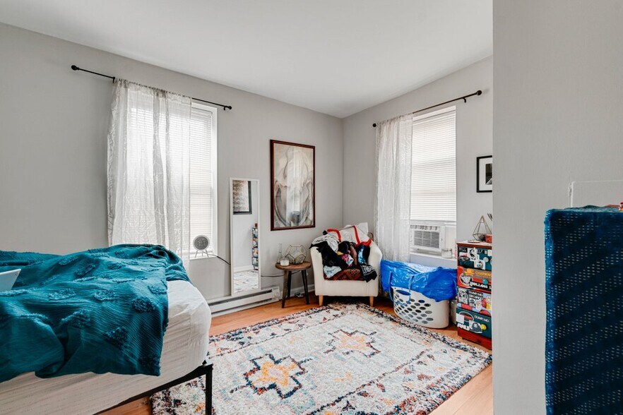 More Photos Of 2024 Saint Paul St, Baltimore Apartments For Sale