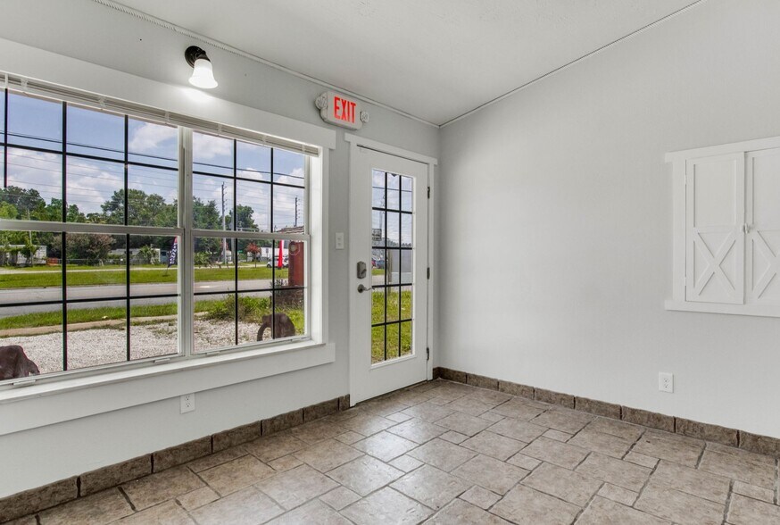 More Photos Of 817 Beverly Pky, Pensacola General Retail For Sale