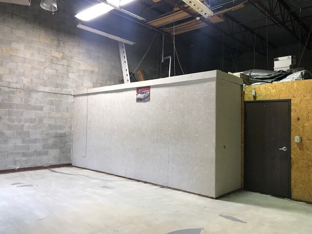 More Photos Of 21291 Hilltop St, Southfield Research And Development For Lease