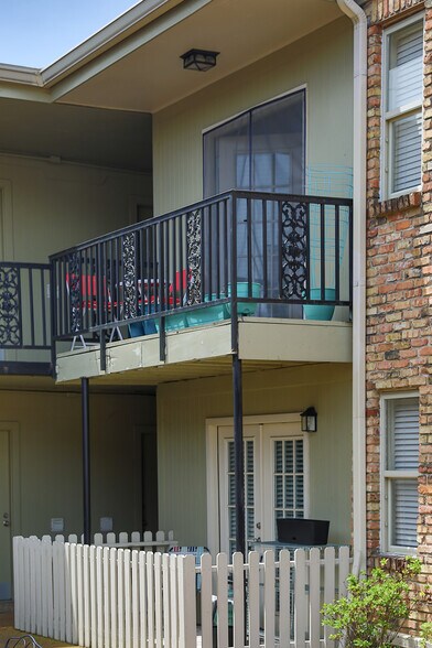 More Photos Of 207 S Barksdale St, Memphis Apartments For Sale