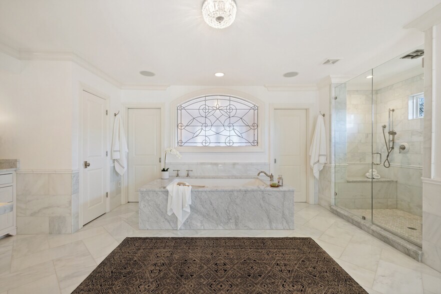 More Photos Of 1810 W 35th St, Austin Specialty For Sale