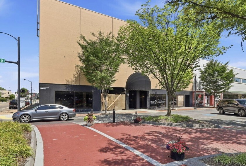 More Photos Of 300 Broad St, Kingsport General Retail For Sale