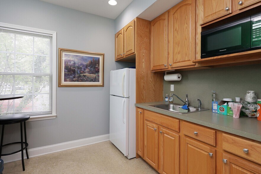 More Photos Of 12 Robbins Pky, Toms River Office For Sale