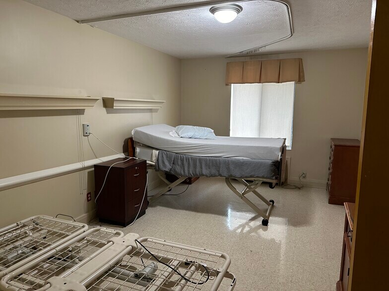 More Photos Of 4604 Lowe Rd, Louisville Rehabilitation Center For Sale