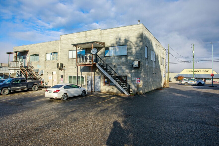 More Photos Of 2808 48 Av, Vernon Storefront Retail Residential For Lease