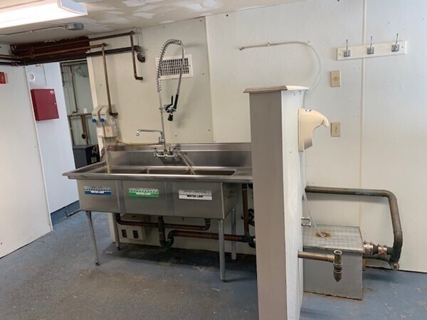 More Photos Of 165 Massachusetts Ave, Lunenburg Fast Food For Sale