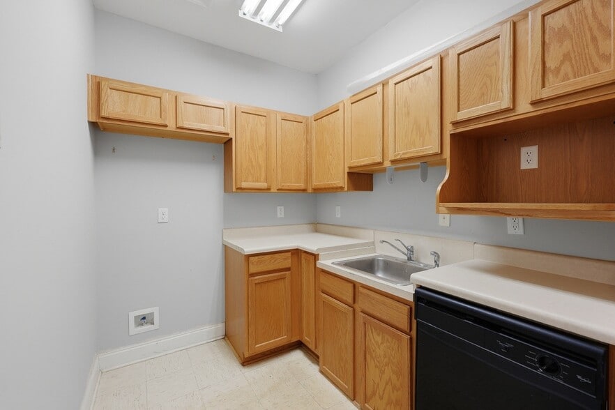 More Photos Of 6470 Georgia 400, Cumming Medical For Sale