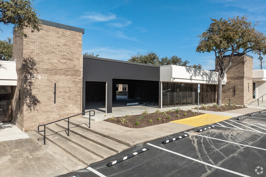 More Photos Of 13755 Lyndon B Johnson Freeway, Garland Restaurant For Lease