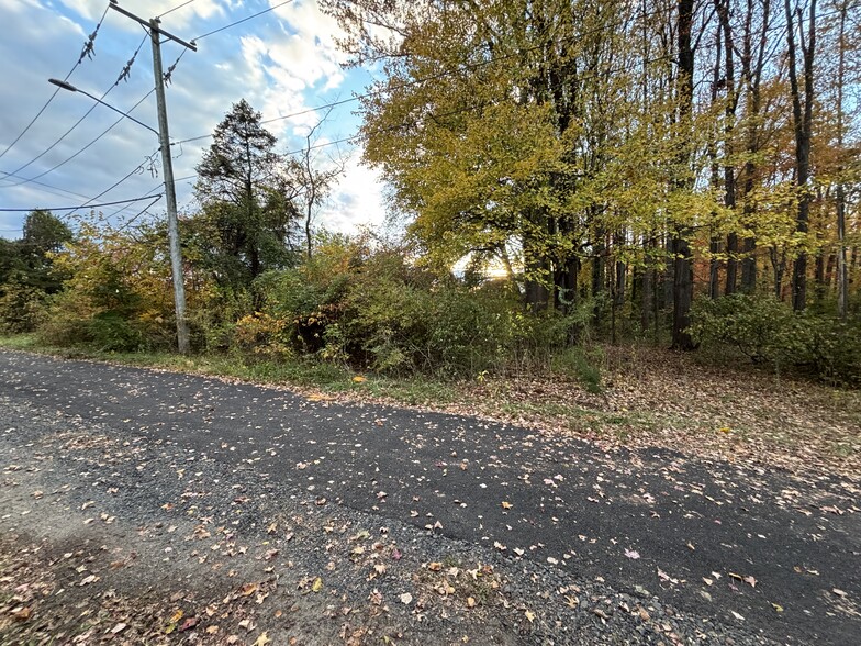 More Photos Of 1660 Big Oak road, Langhorne Office For Lease