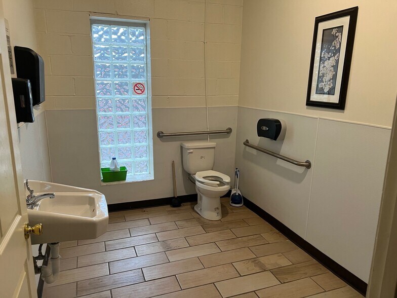 More Photos Of 2150 Greenbrier St, Charleston Office For Sale