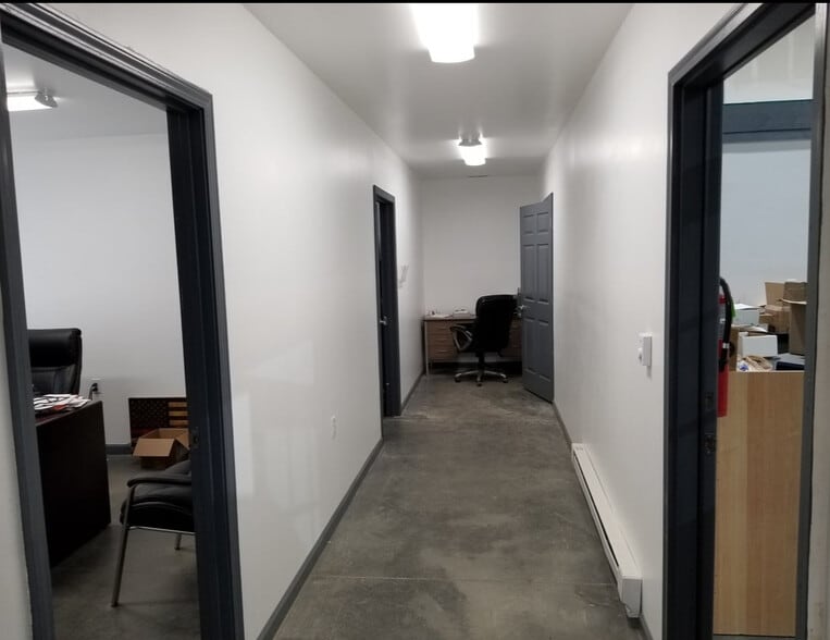 More Photos Of 18 Sterling Pl, Mills River Flex For Lease