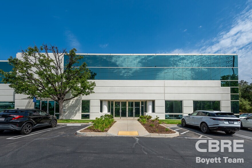 More Photos Of 26025 Mureau Rd, Calabasas Office For Sale