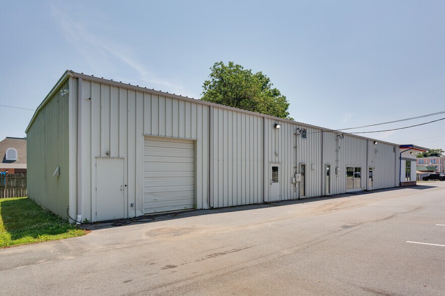 More Photos Of 709 Carnegie Pl, Greensboro Freestanding For Lease