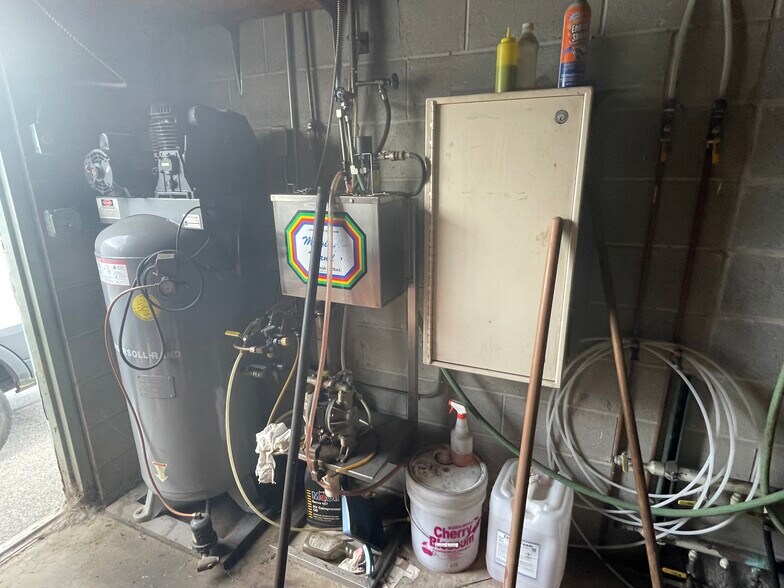 More Photos Of 105 Ohio St, Johnstown Carwash For Sale