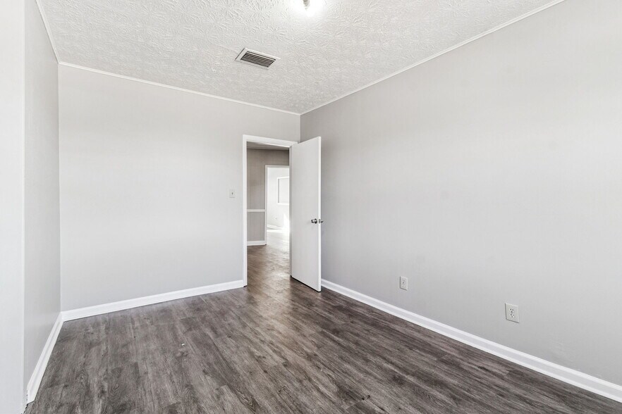 More Photos Of 715 McDuff Ave, Jacksonville Storefront Retail Residential For Sale