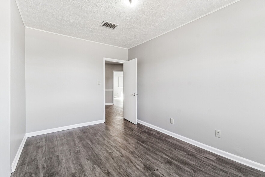 More Photos Of 715 McDuff Ave N, Jacksonville Storefront Retail Residential For Sale