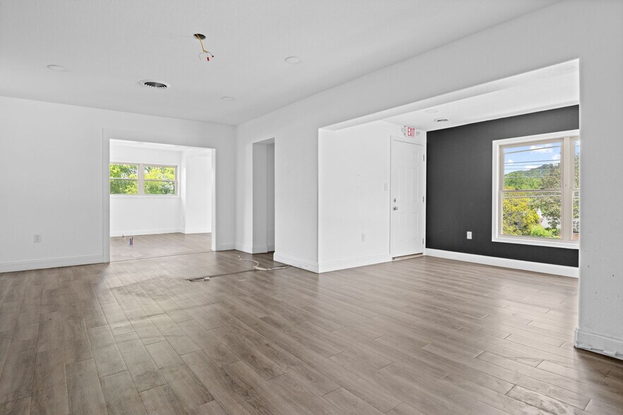 More Photos Of 901 S Main St, Rocky Top Office For Lease