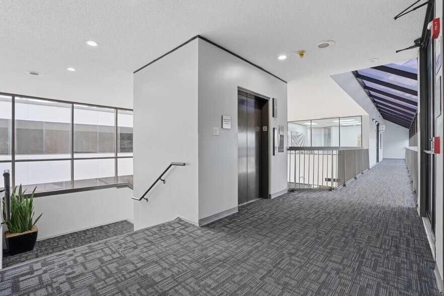 More Photos Of 7011 Harwin Dr, Houston Medical For Lease