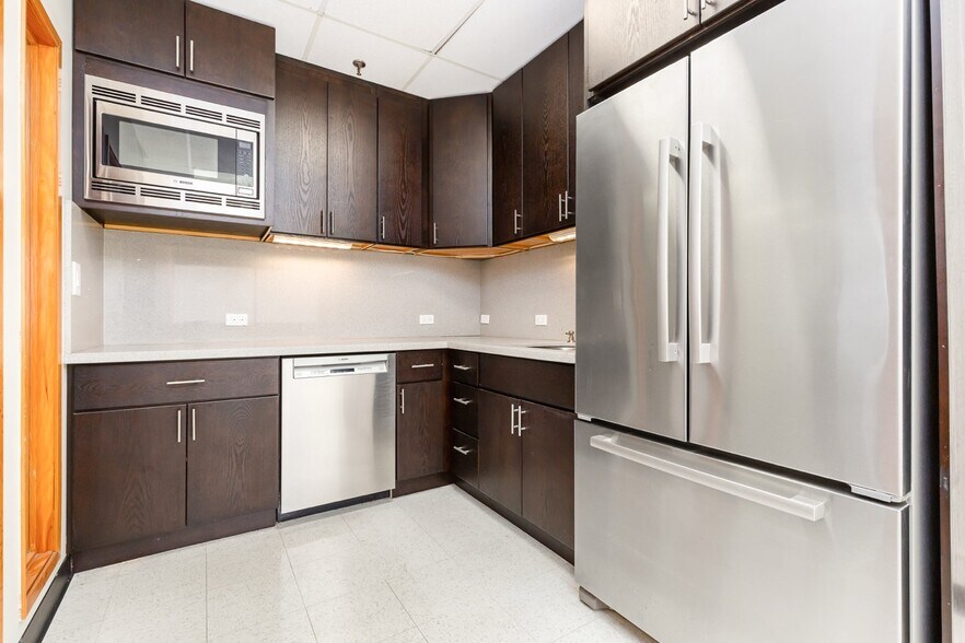 More Photos Of 1580 Makaloa St, Honolulu Office For Sale