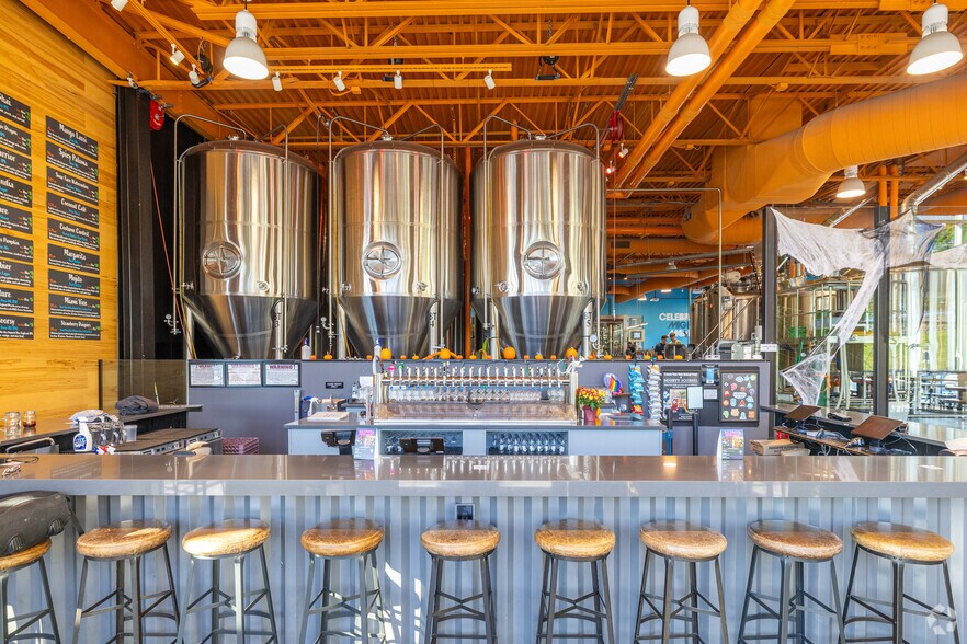 More Photos Of 411 Waverley Oaks Rd, Waltham Light Manufacturing For Lease