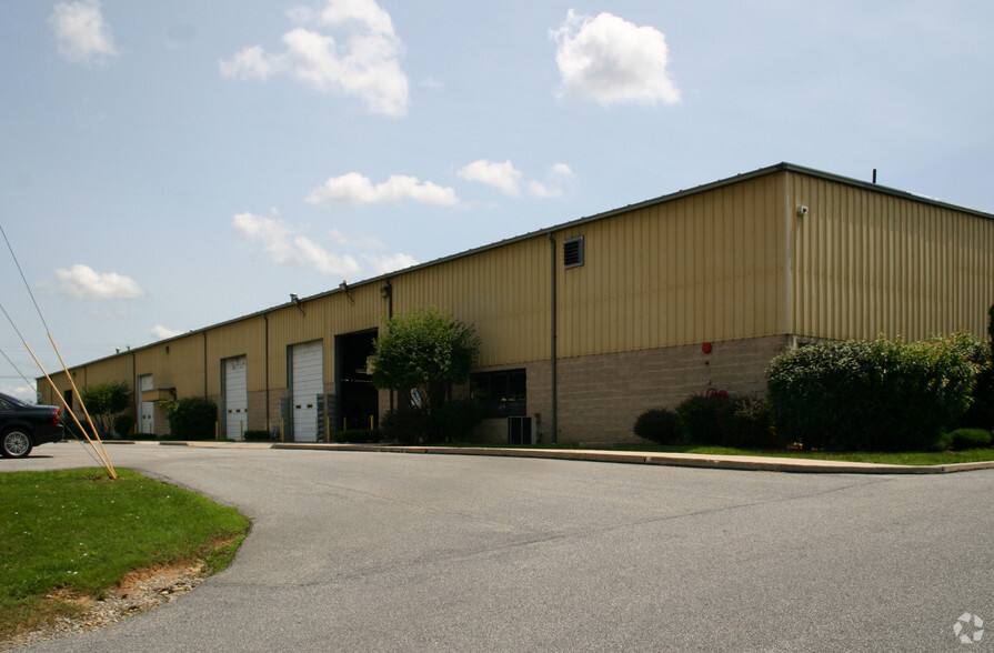 Primary Photo Of 1017 Macarthur Rd, Reading Warehouse For Lease