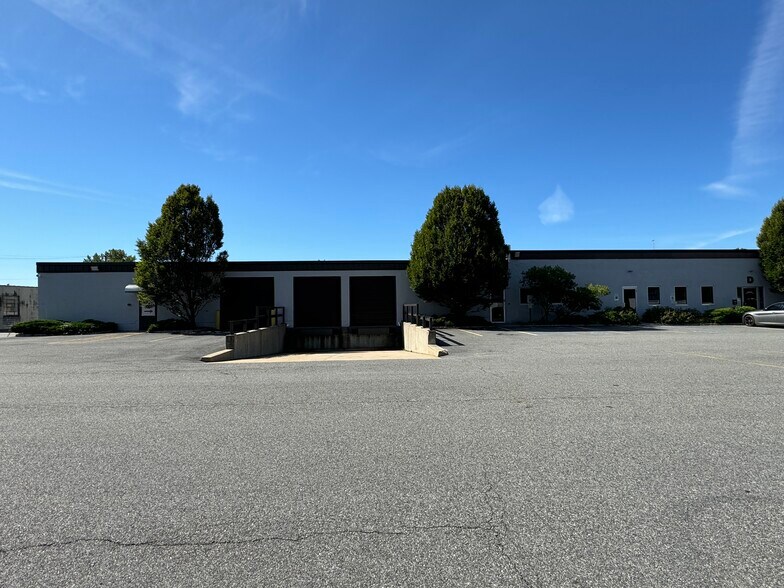 More Photos Of 60 Saddle River Ave, South Hackensack Warehouse For Lease