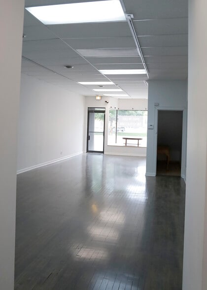 More Photos Of 4712 Oakton St, Skokie Storefront Retail Residential For Lease