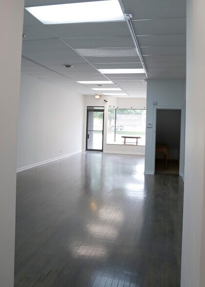 More Photos Of 4712 Oakton St, Skokie Storefront Retail Residential For Lease