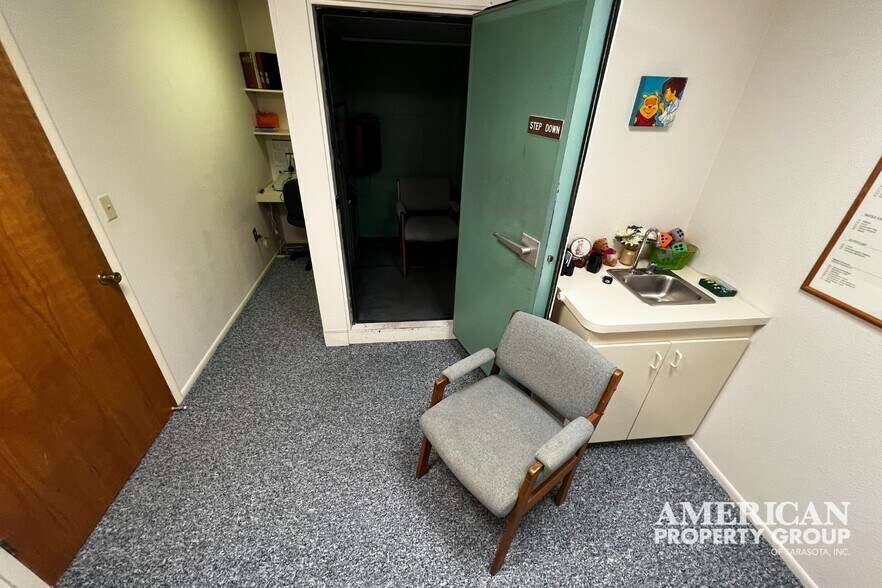 More Photos Of 101 San Marco Dr, Venice Medical For Sale