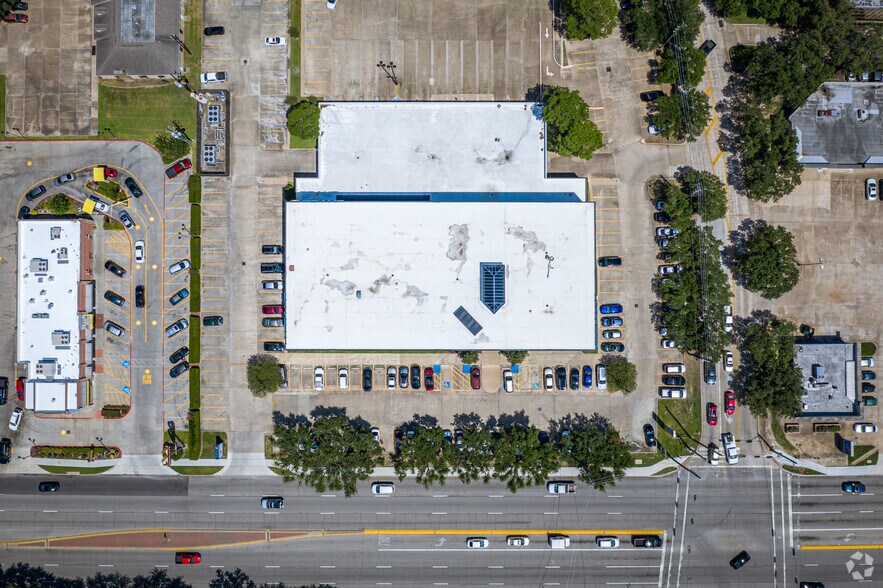 More Photos Of 4600 Highway 6 N, Houston Office For Lease