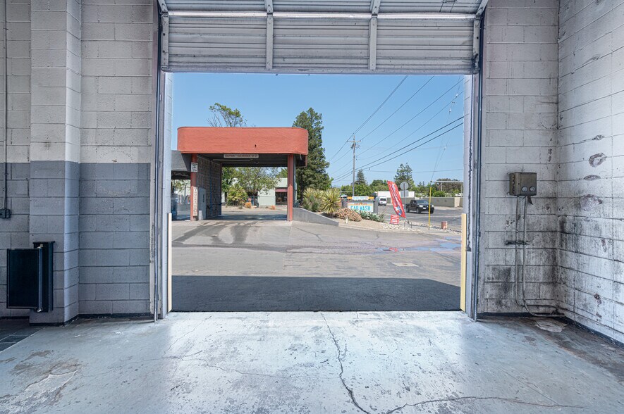 More Photos Of 1841 Piner Rd, Santa Rosa Flex For Lease