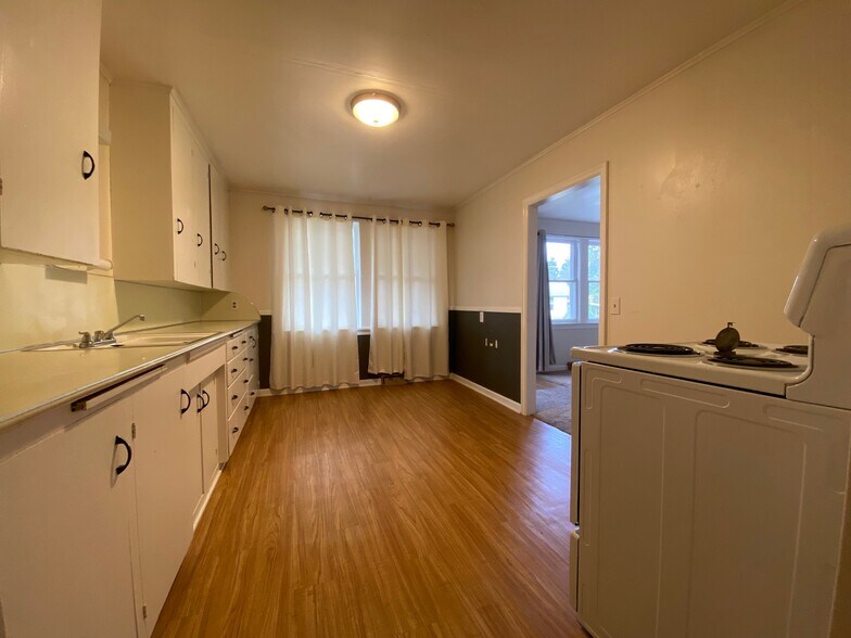 More Photos Of 6403 Tompkins Ct, West Linn Multifamily For Sale